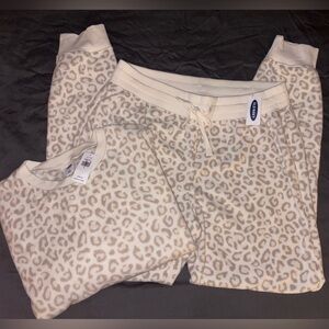 -Old Navy- Cream and Beige Leopard Print • Crewneck & Jogger Pajama Set